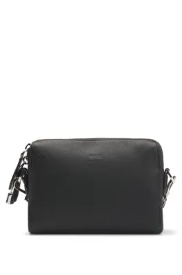 Bolso bandolera de piel granulada con candado metálico extraíble