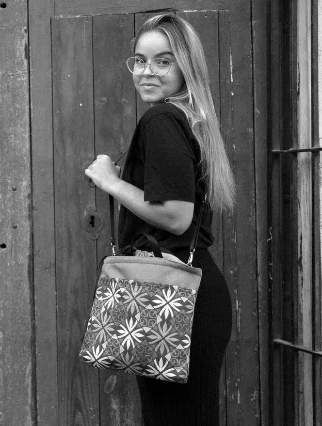 Bolso bandolera de rayas amarillas 100% sostenible