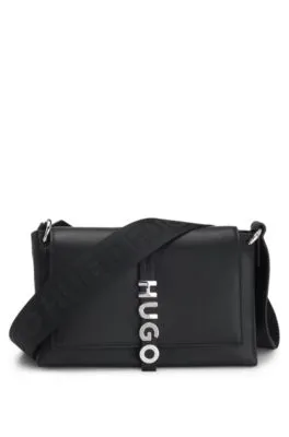 Bolso de bandolera de piel sintética con cierre de logo metálico