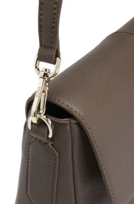 Bolso de piel sintética granulada con monograma Double B