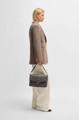 Bolso de piel sintética granulada con monograma Double B