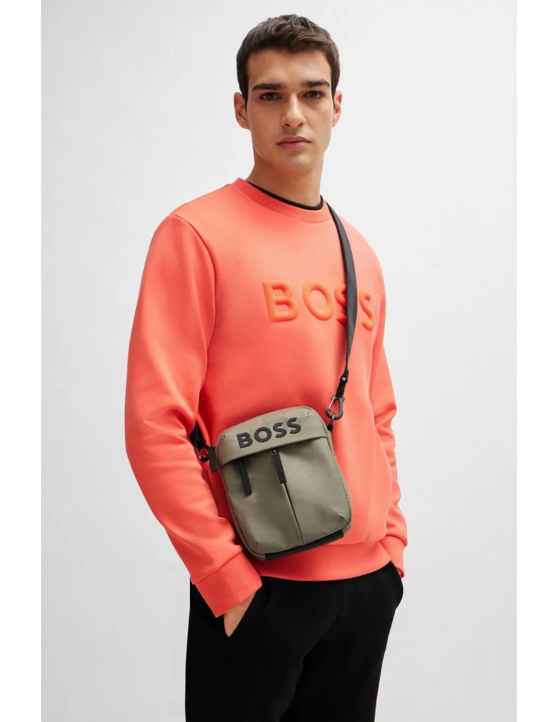 Bolso mensajero de piel sintética con logo tonal de Boss
