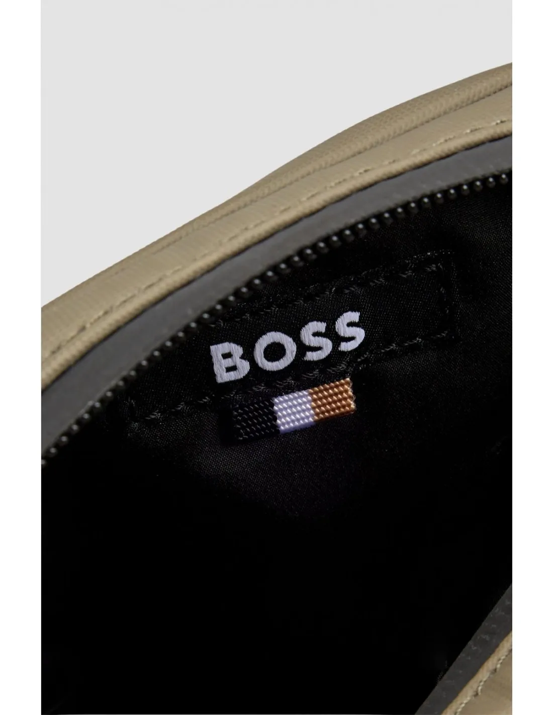 Bolso mensajero de piel sintética con logo tonal de Boss