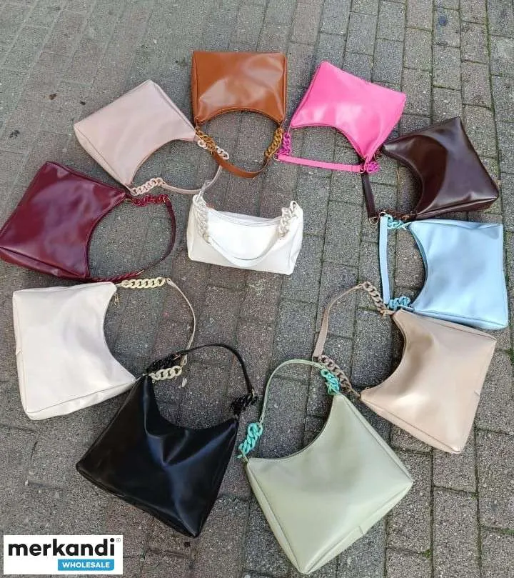 Bolsos de mujer al por mayor con una amplia gama de colores y modelos.