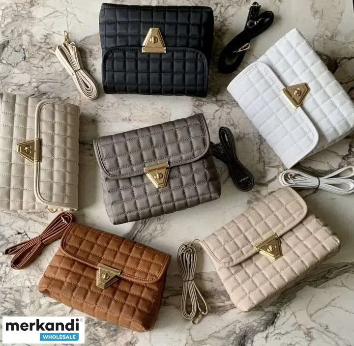 Bolsos de mujer al por mayor con una amplia gama de opciones de colores y modelos.