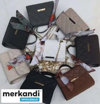 Bolsos de mujer al por mayor, disponibles en varios colores y modelos.