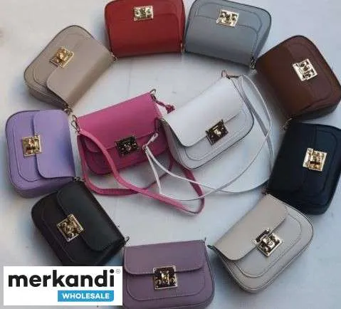 Bolsos de mujer al por mayor, disponibles en varios colores y modelos.
