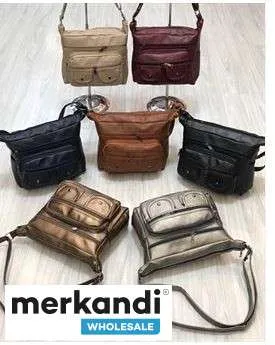 Bolsos de mujer al por mayor ofrecidos en una variedad de colores y modelos.