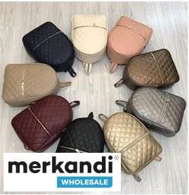Bolsos de mujer al por mayor ofrecidos en una variedad de colores y modelos.
