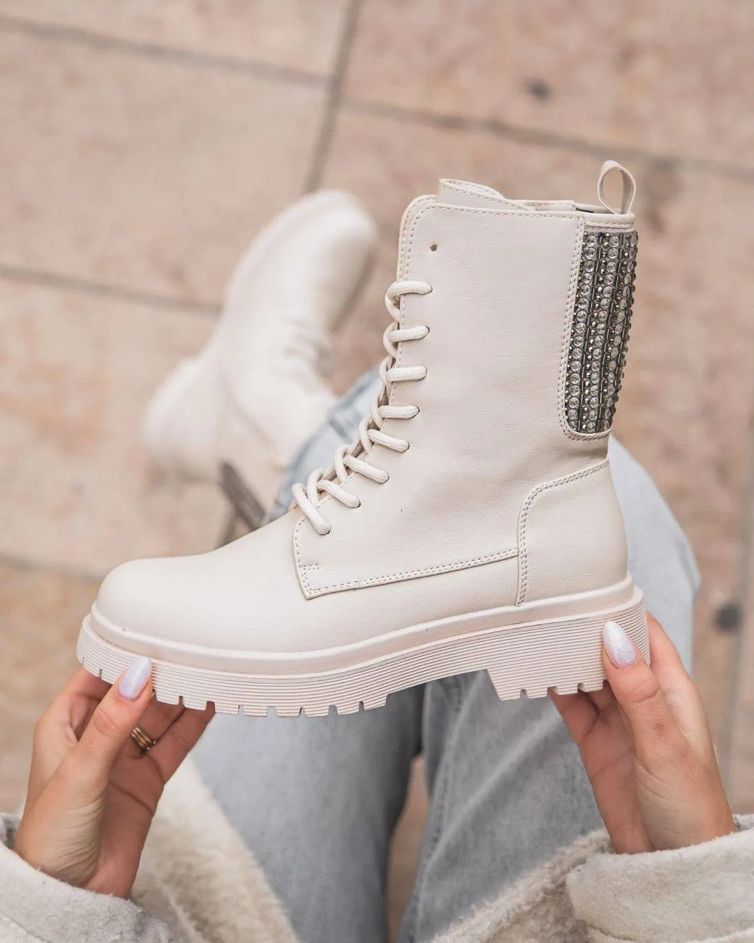 BOTINES DE MUJER ESTILO RANGER EN COLOR BEIGE  TISHA