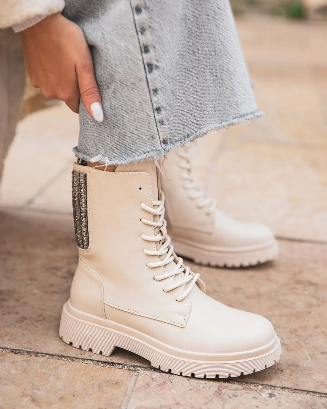 BOTINES DE MUJER ESTILO RANGER EN COLOR BEIGE  TISHA