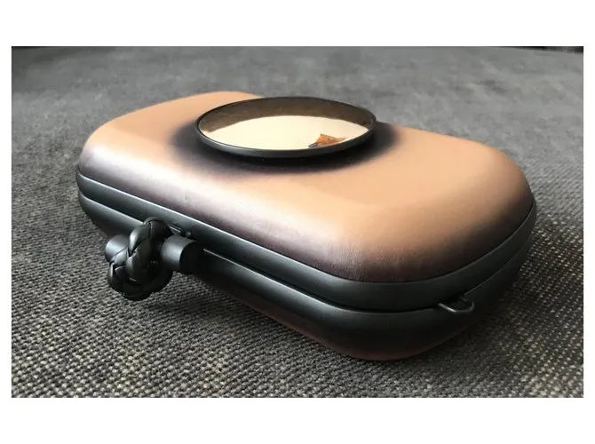 Bottega Veneta Cartera de cuero con nudo Beige 