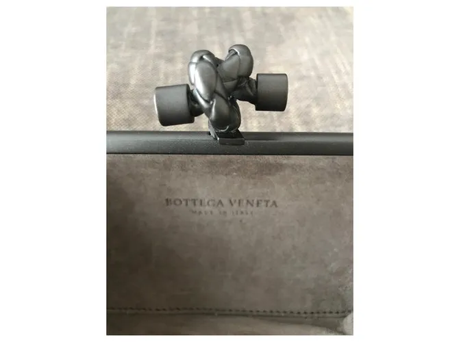 Bottega Veneta Cartera de cuero con nudo Beige 