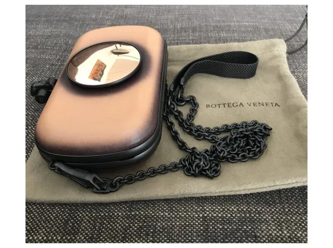 Bottega Veneta Cartera de cuero con nudo Beige 