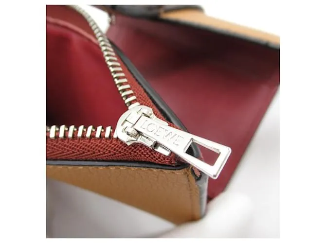 Cartera vertical Loewe pequeña cartera de cuero C660S86X013639 en excelente estado Castaño 