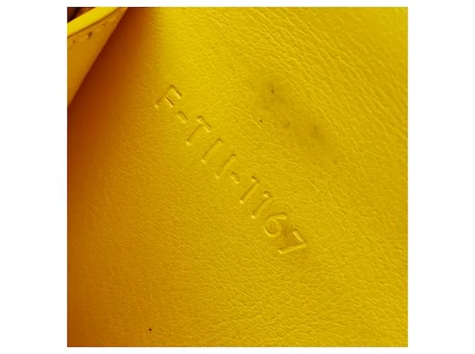 Céline Cartera de cuero multifuncional Celine Large Flap en muy buen estado Gris 