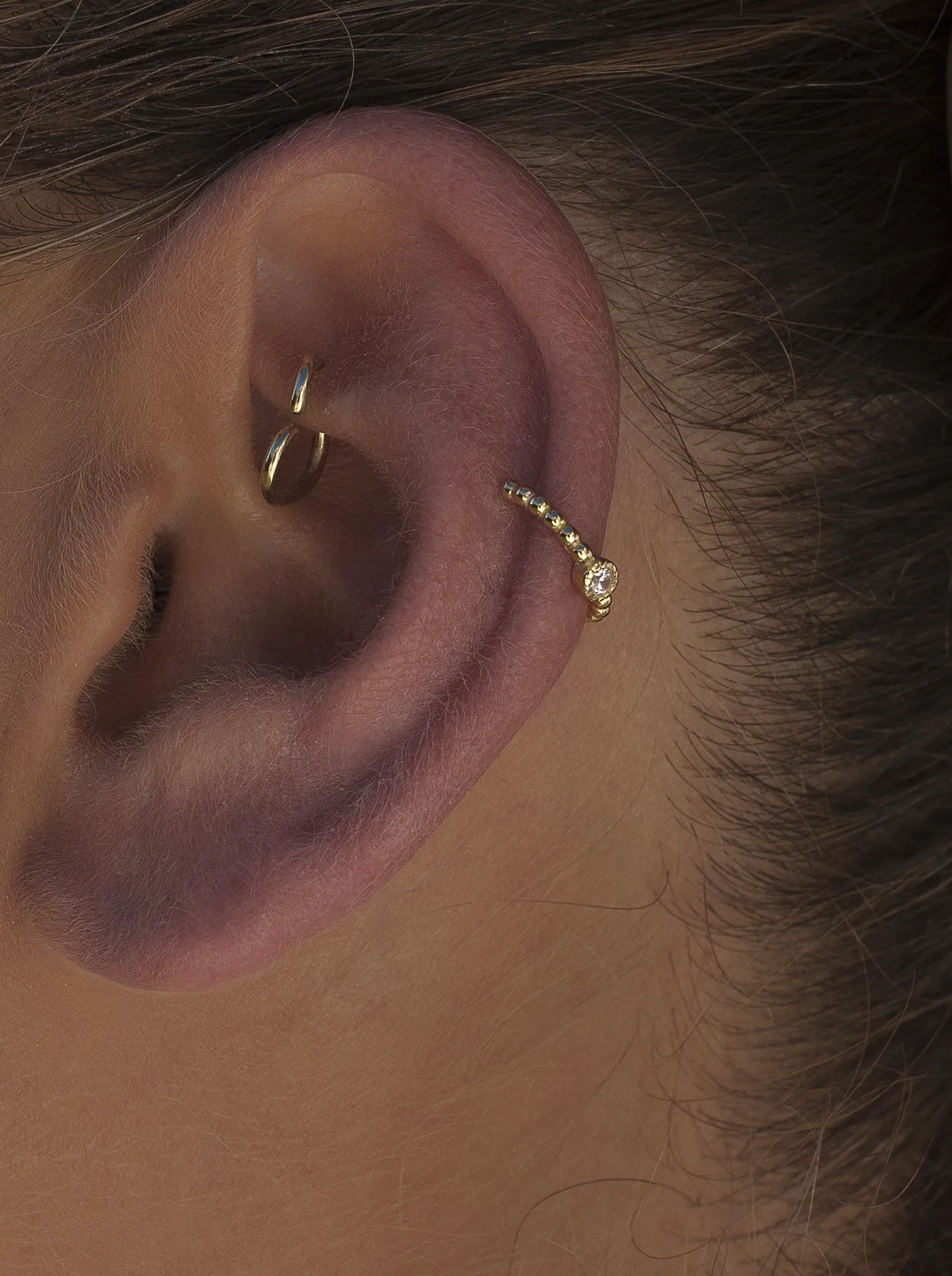 Ear cuff de plata baada en oro diseo bolas con circonita