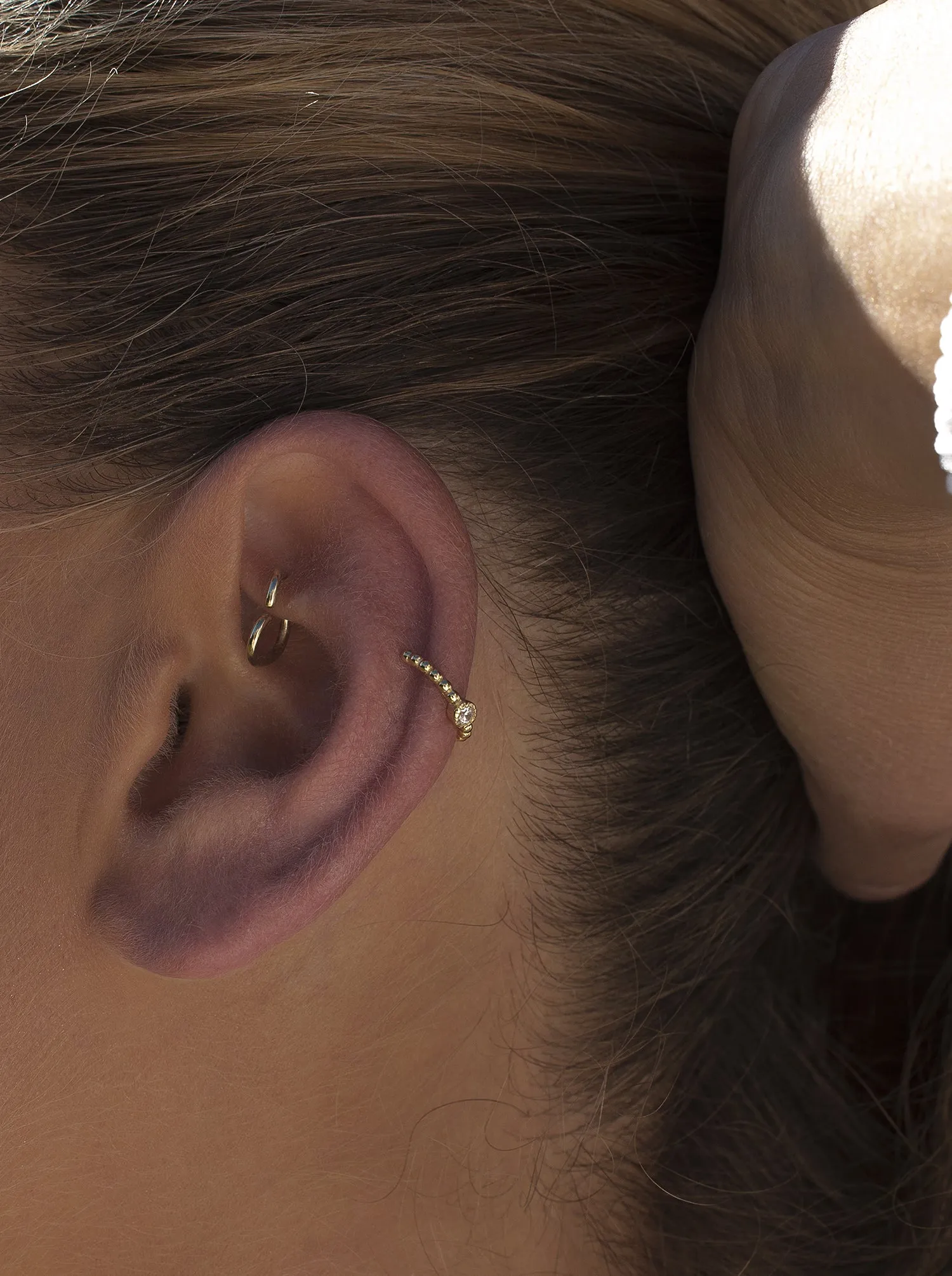 Ear cuff de plata baada en oro diseo bolas con circonita
