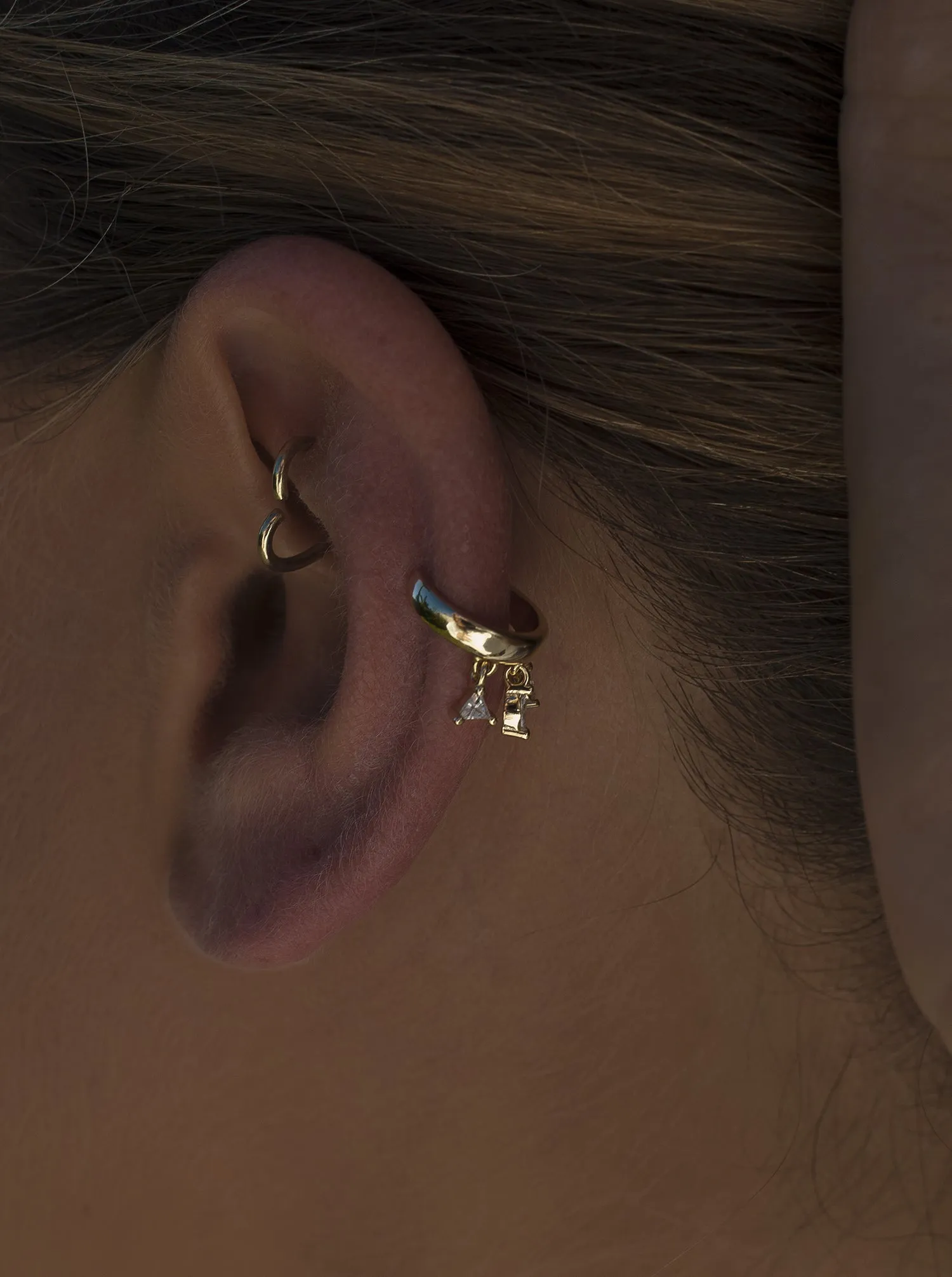 Ear cuff de plata baada en oro diseo circonitas colgando