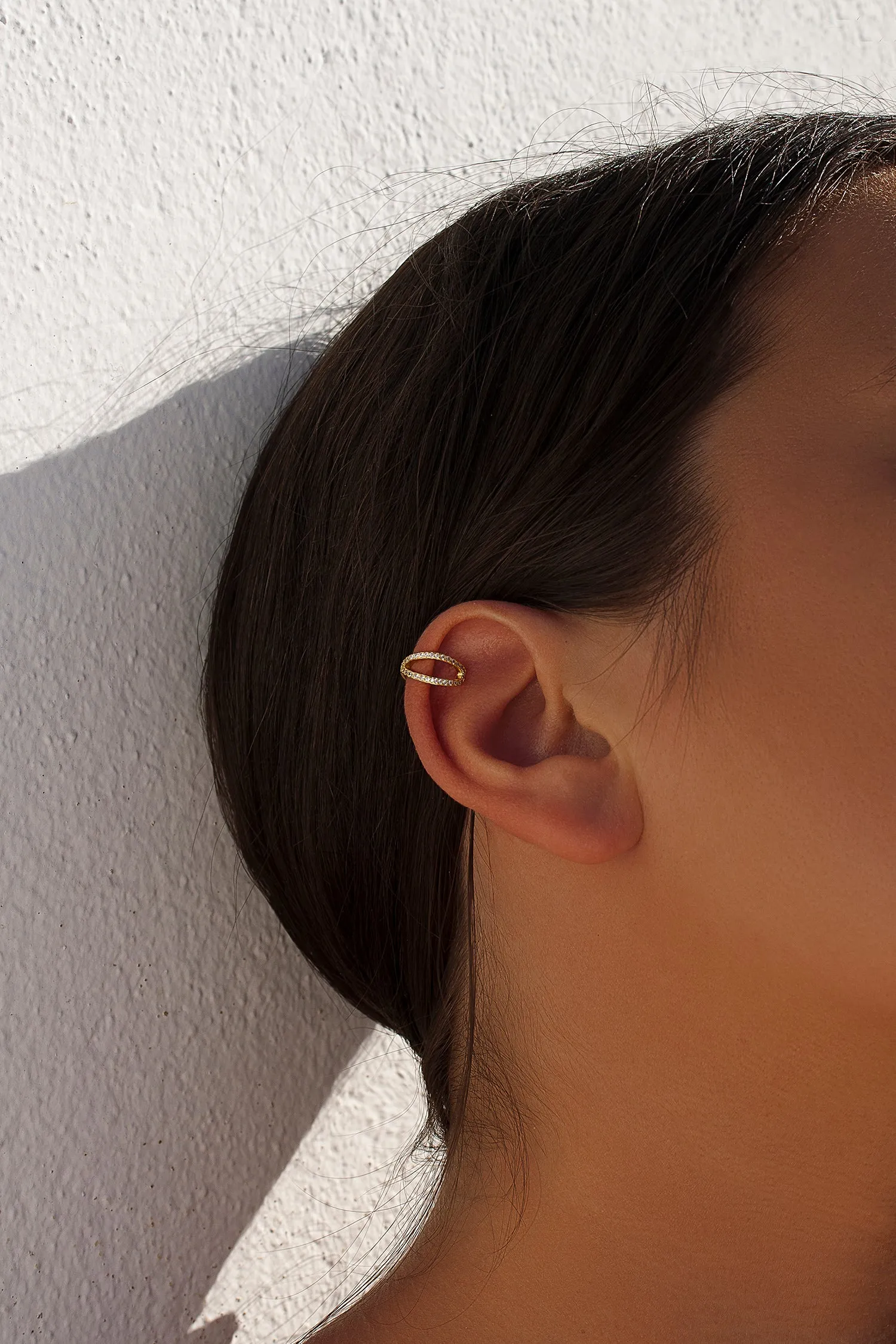Ear cuff de plata baada en oro diseo cruzado de circonitas