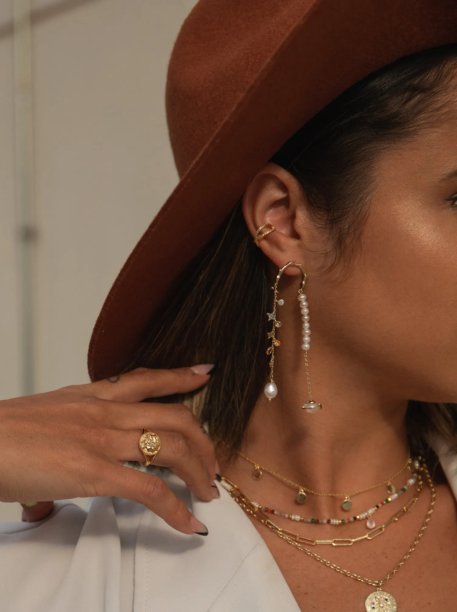 Ear cuff de plata baada en oro diseo cruzado de circonitas