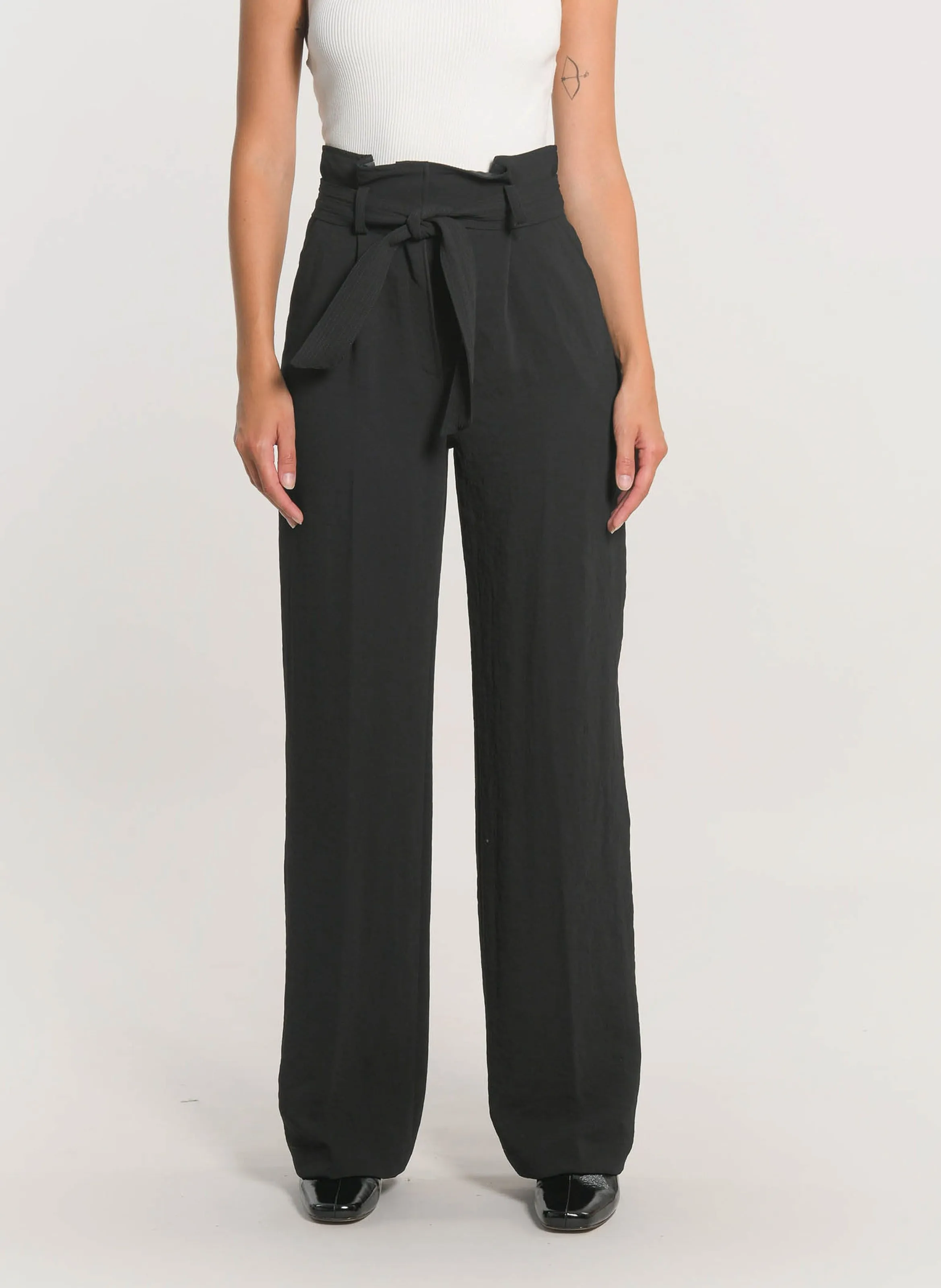 KOOKAI MIKA  PANTALóN RECTO EN NEGRO