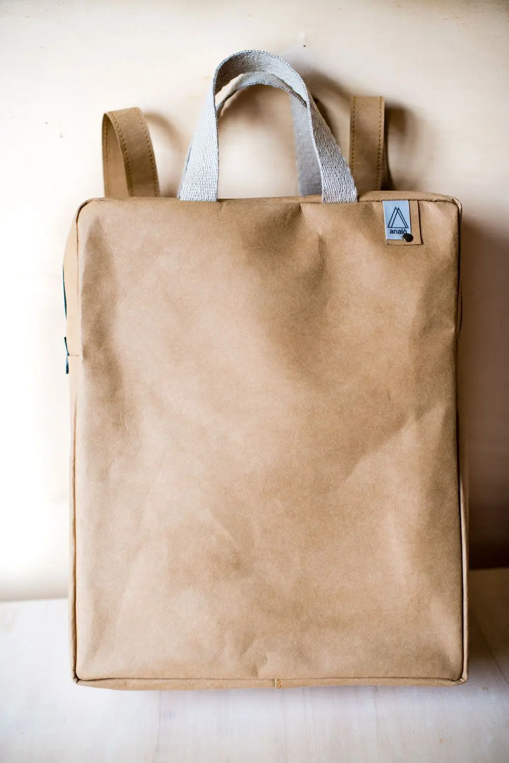 Mochila de papel lavable con cremallera