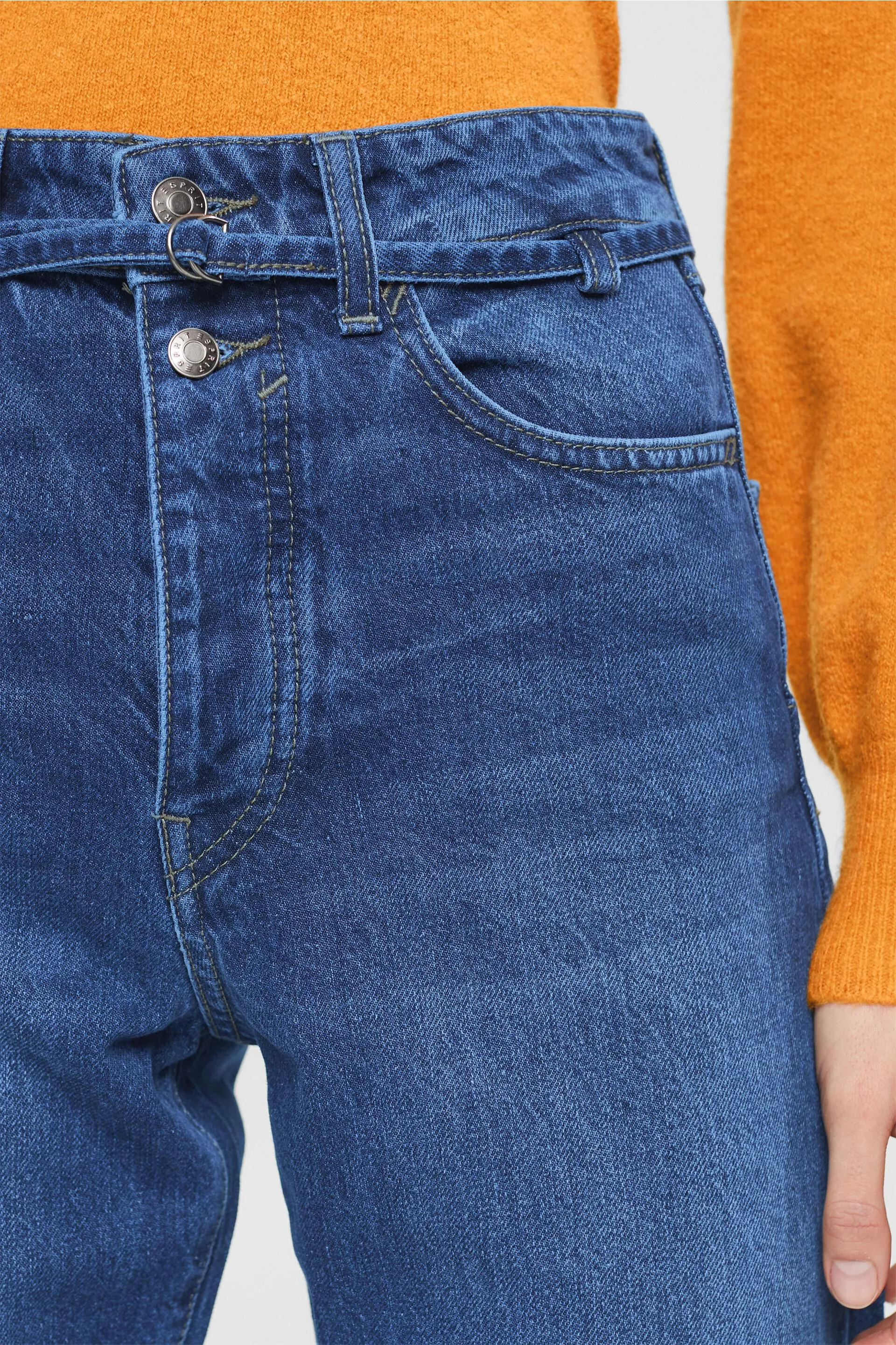 Pantalones vaqueros de tiro alto con cinturón a juego