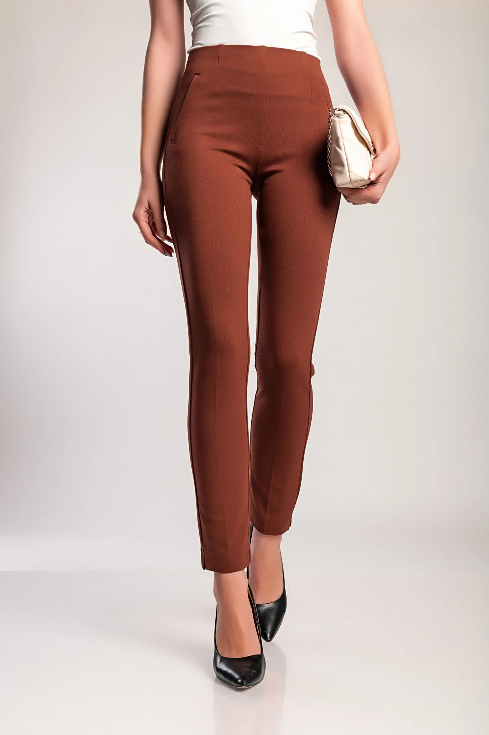 Pantalón elegante, marrón