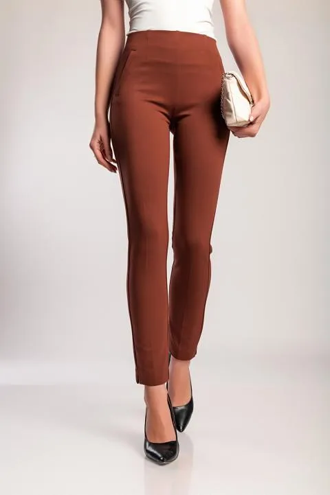 Pantalón elegante, marrón