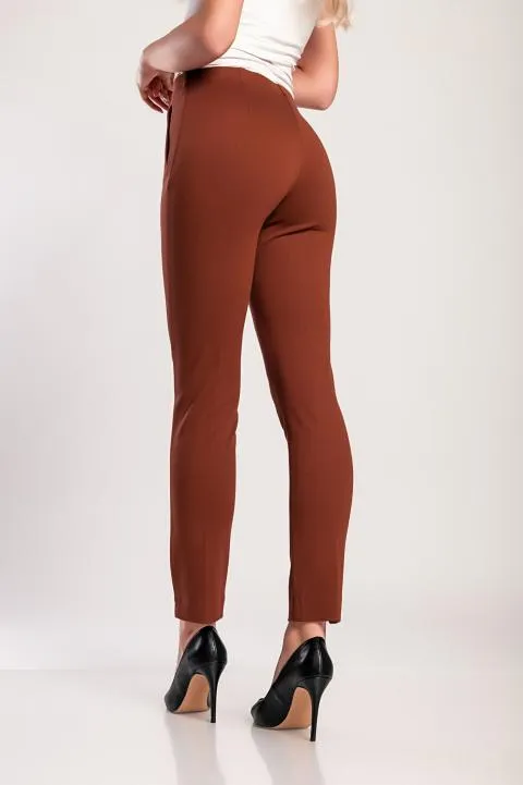 Pantalón elegante, marrón