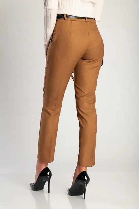 Pantalón largo elegante con pernera ajustada, color camelllo