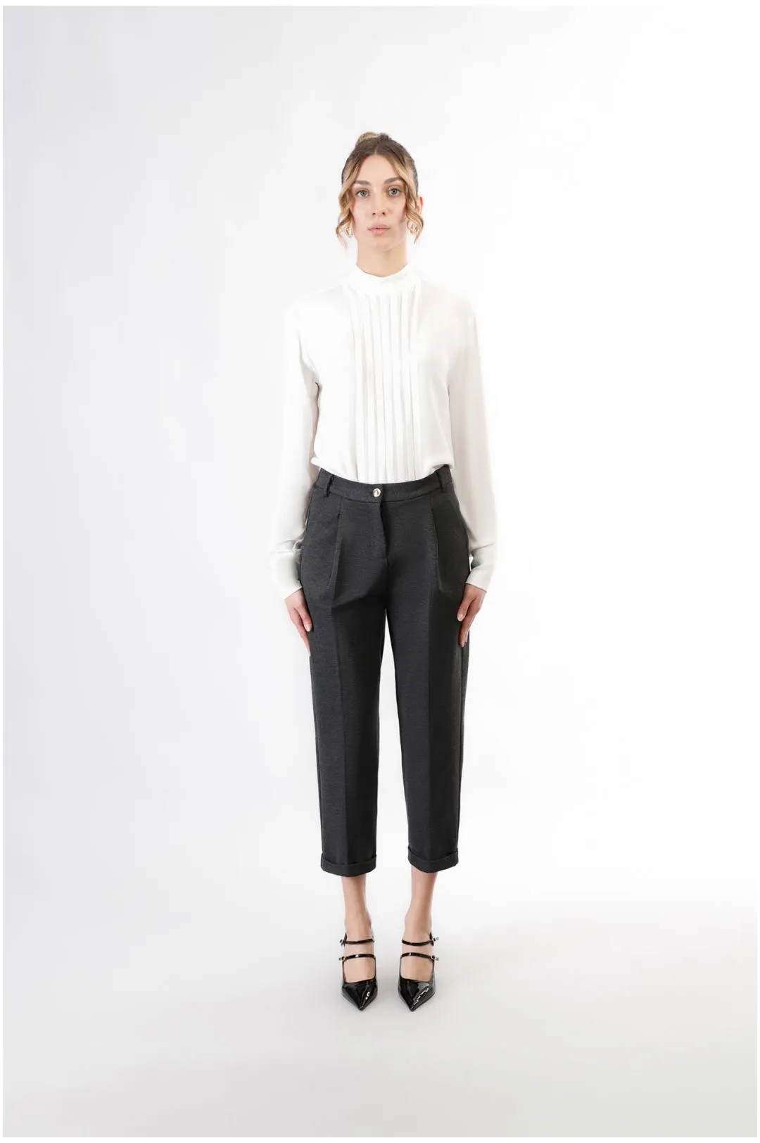 pantalón recto con pinzas smoke