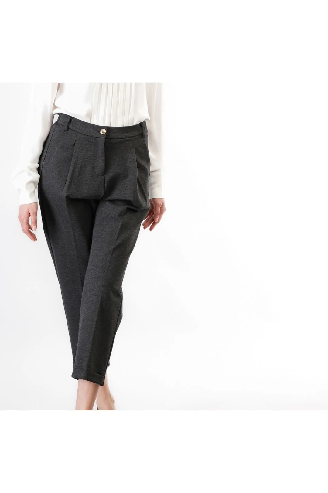 pantalón recto con pinzas smoke