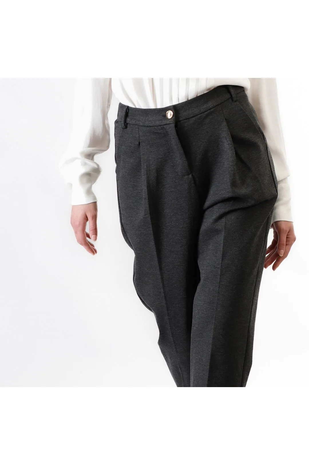 pantalón recto con pinzas smoke