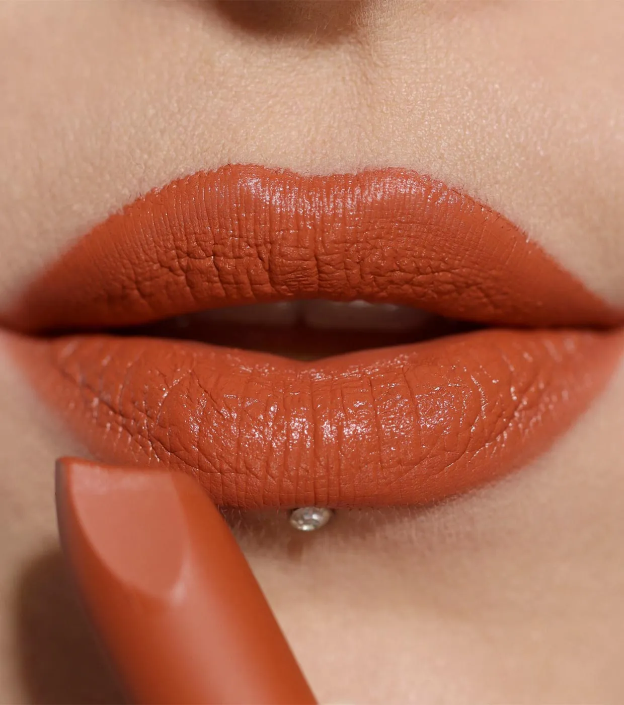 REVOLUTION  BARRA DE LABIOS SATINADA LIP ALLURE  REBEL RUST