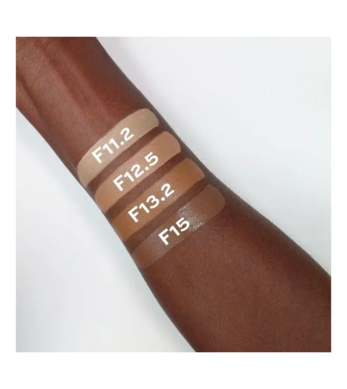 REVOLUTION RELOVE  BASE DE MAQUILLAJE SUPER MATTE  F13.2