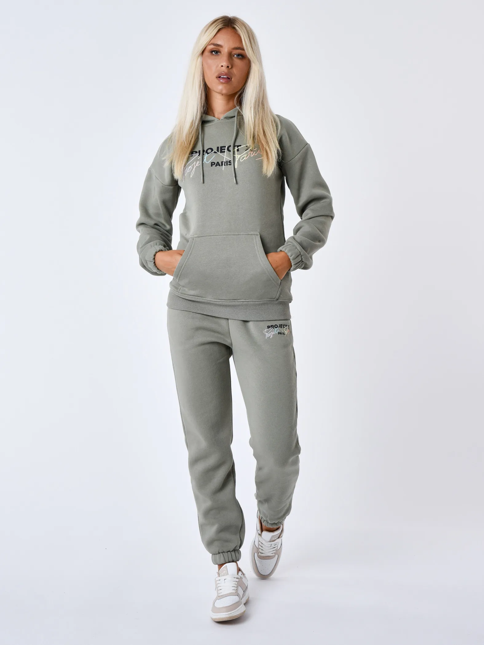Sudadera con capucha bordada