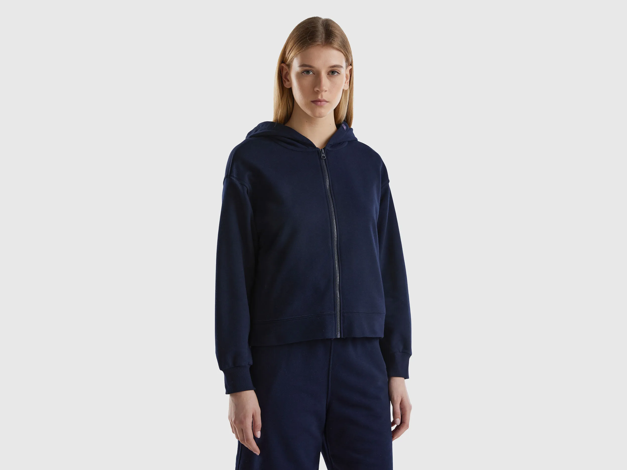 Sudadera con capucha y cremallera