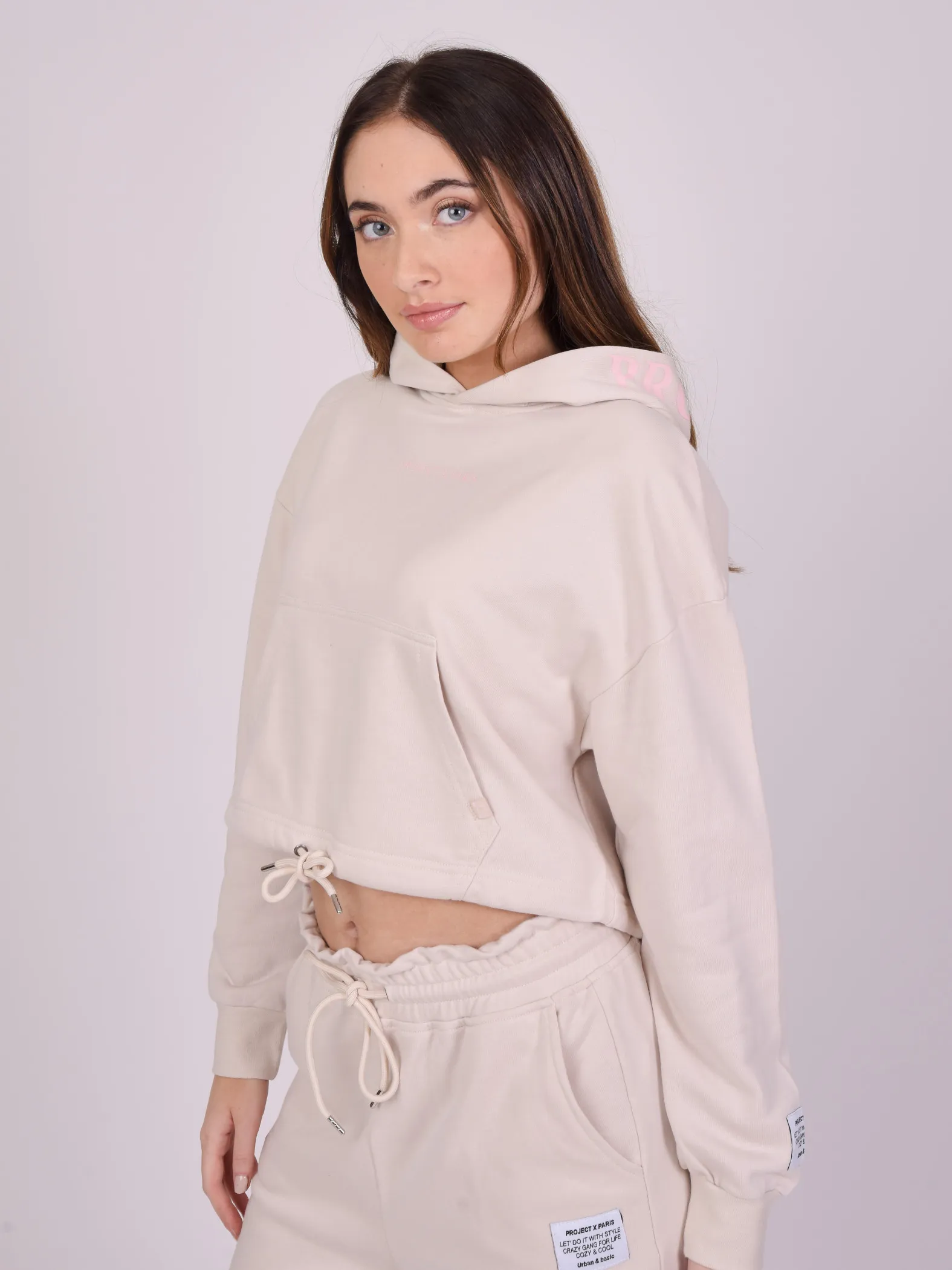 Sudadera con capucha y logotipo