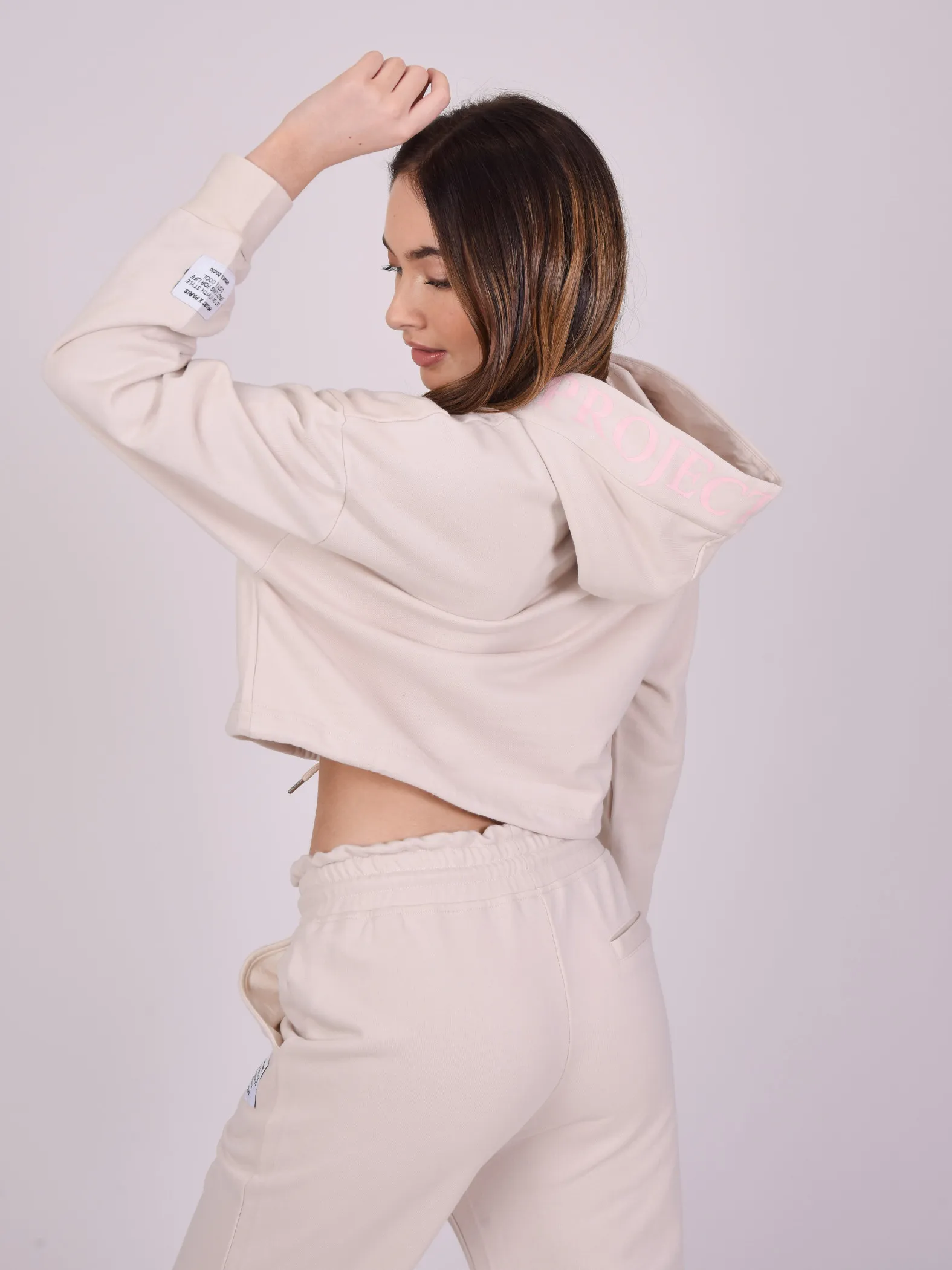 Sudadera con capucha y logotipo