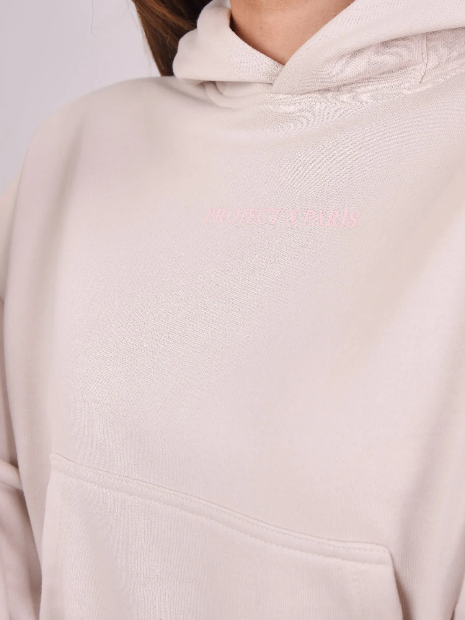 Sudadera con capucha y logotipo