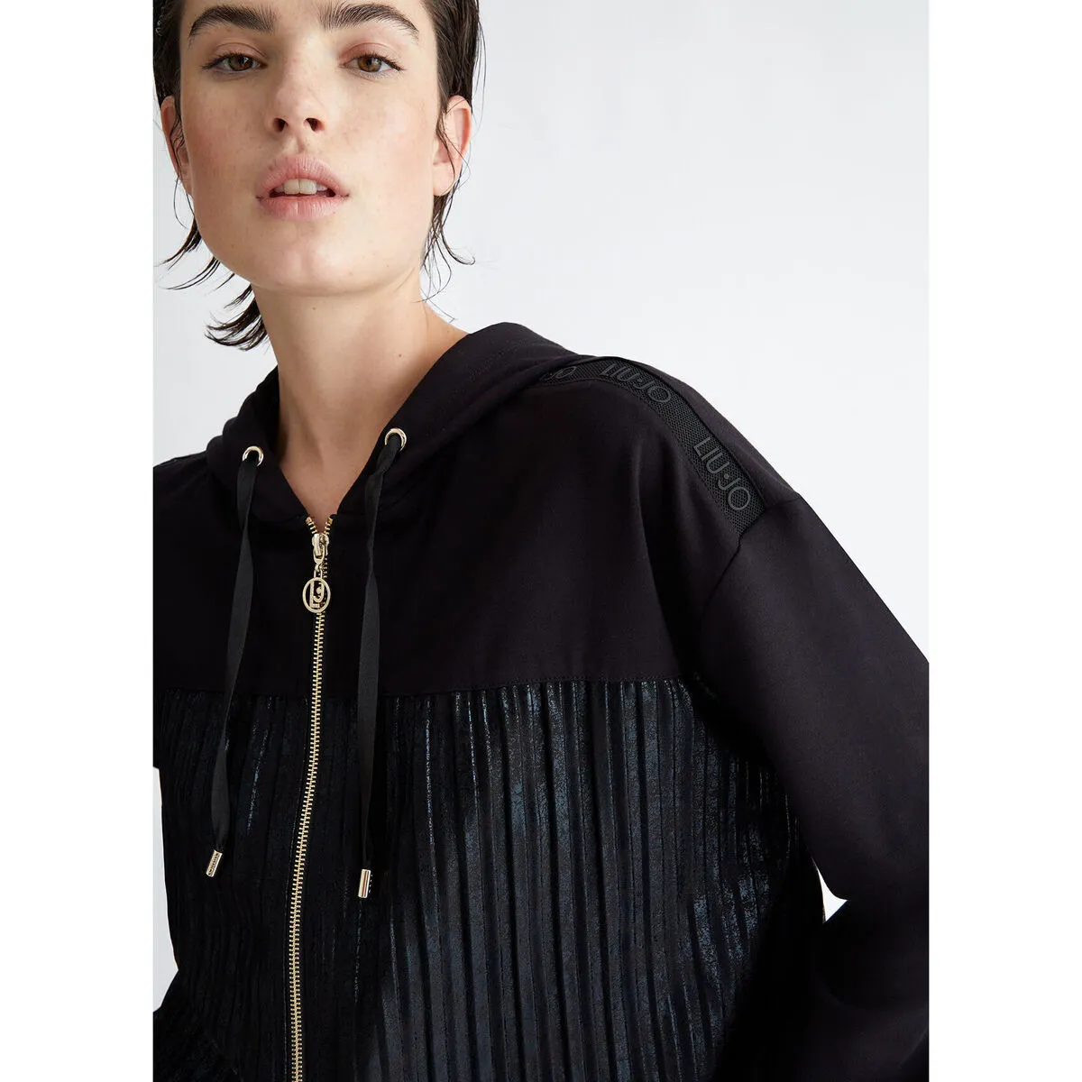 Sudadera elástica con capucha