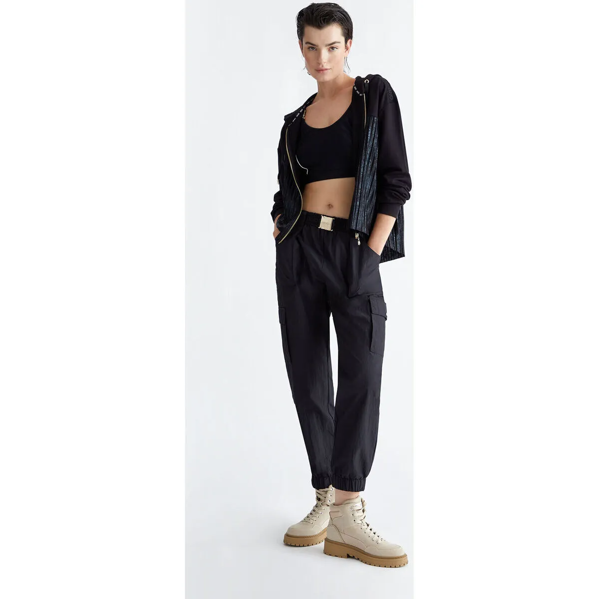 Sudadera elástica con capucha