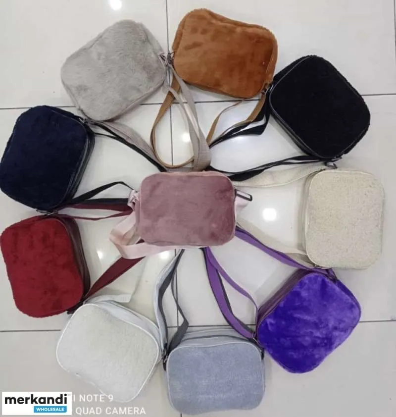 Surtido al por mayor de bolsos de mujer con varios modelos y selecciones de color de Turquía.