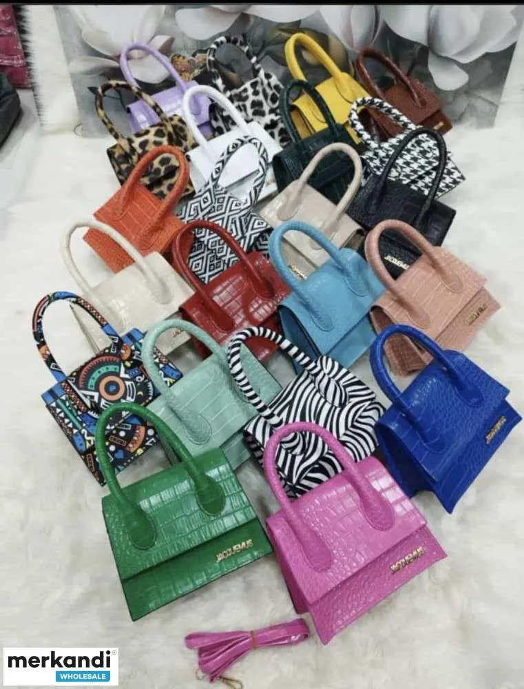 Surtido al por mayor de bolsos de mujer con varios modelos y selecciones de color de Turquía.