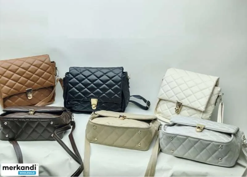 Surtido al por mayor de bolsos de mujer con varios modelos y selecciones de color de Turquía.