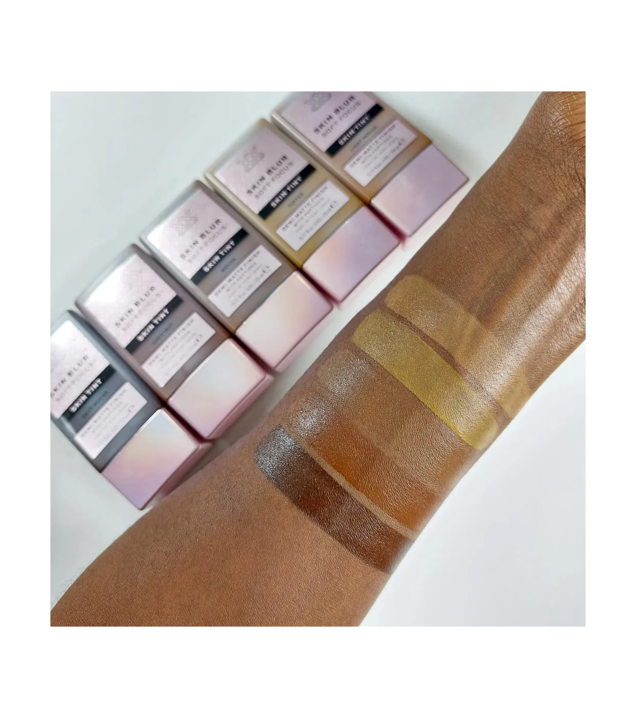 XX REVOLUTION  BASE DE MAQUILLAJE SKIN BLUR SOFT FOCUS SKIN TINT  DEEP MOCHA