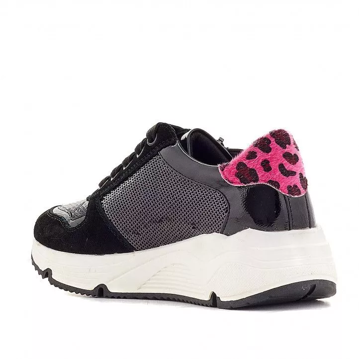 Zapatillas deporte QUETS! negras con parte trasera rosa